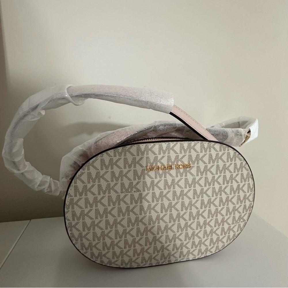 Michael Kors: Jet Set Travel MD Oval XBody (Crossbody) Bag - Picture 3 of 13